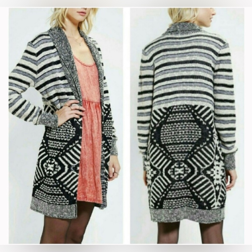 Ecote. Black and Gray Chunky Knit Cardigan. Size M